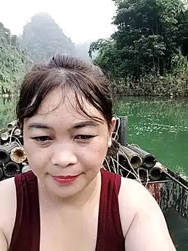 Lyly nuce online show from October 13, 2025, 1:27 am