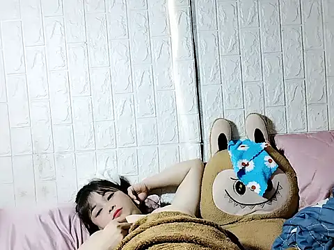 Lyly nuce online show from November 9, 2025, 2:54 am