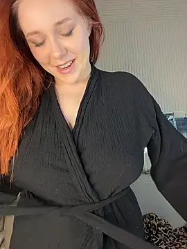 PollyVinice online show from December 19, 2025, 2:24 pm