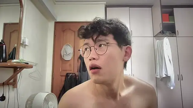 Snapshot of Passionatetwink2 chatting on September 21, 2025, 4:58 am Passionatetwink2 online show from September 21, 2025, 4:58 am