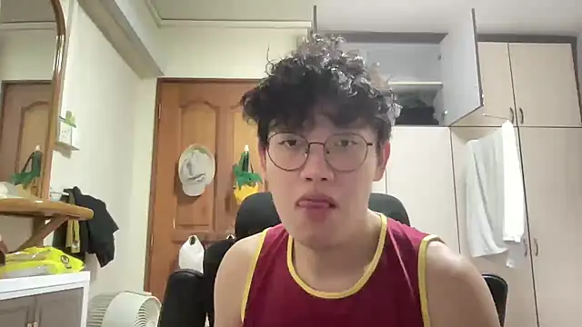 Snapshot of Passionatetwink2 chatting on February 7, 2026, 8:29 am Passionatetwink2 online show from February 7, 2026, 8:29 am