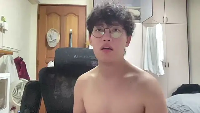 Snapshot of Passionatetwink2 chatting on February 26, 2026, 9:30 am Passionatetwink2 online show from February 26, 2026, 9:30 am