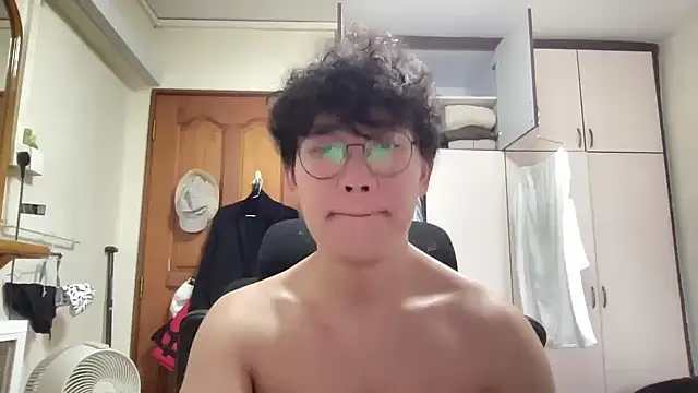 Snapshot of Passionatetwink2 chatting on March 5, 2026, 7:59 am Passionatetwink2 online show from March 5, 2026, 7:59 am