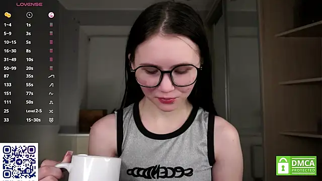 DelphaDivenere online show from November 3, 2025, 6:20 pm