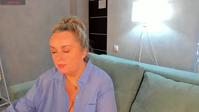 Snapshot of Sky_Kuper chatting on October 11, 2025, 12:10 am Sky Kuper online show from October 11, 2025, 12:10 am