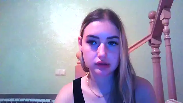 RobinThompson online show from September 17, 2025, 5:03 pm