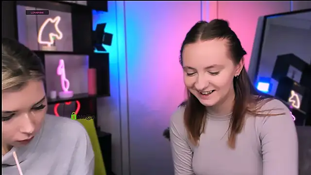 mila glow1 online show from December 4, 2025, 7:55 pm