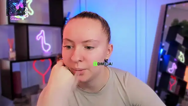 mila glow1 online show from March 6, 2026, 6:21 am