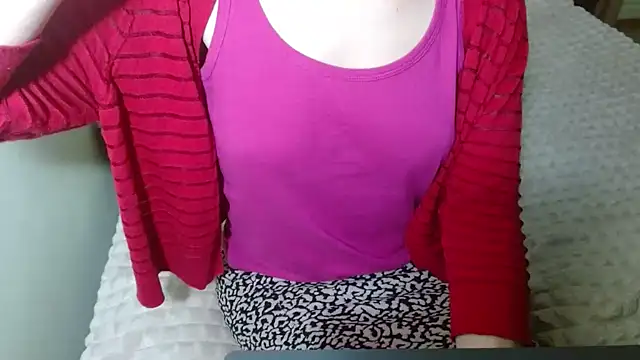 Snapshot of LorraineOSun chatting on February 5, 2026, 5:39 pm LorraineOSun online show from February 5, 2026, 5:39 pm