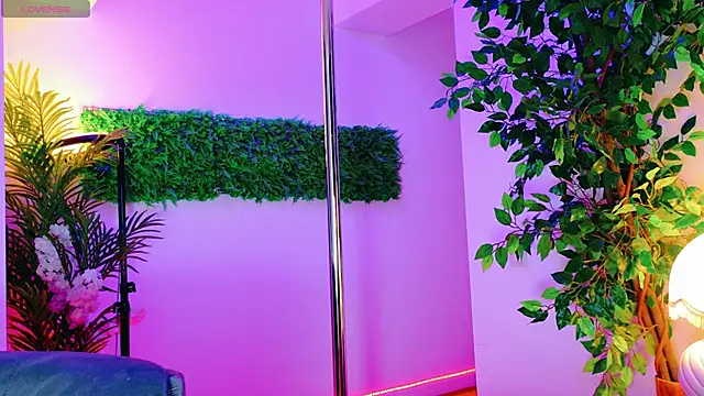 Snapshot of CutenessGirl chatting on November 15, 2025, 8:44 am CutenessGirl online show from November 15, 2025, 8:44 am