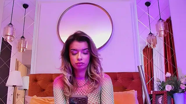 LollyShine online show from November 28, 2025, 8:00 pm