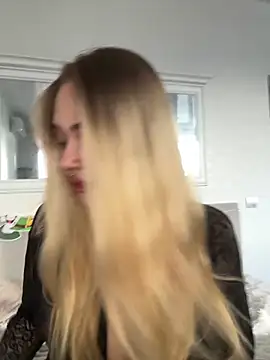 Snapshot of LunaMillie chatting on September 27, 2025, 12:21 pm LunaMillie online show from September 27, 2025, 12:21 pm