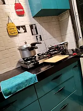 SIZZLER 1100 online show from October 13, 2025, 5:35 pm