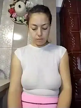 Snapshot of LenaBloomy chatting on October 3, 2025, 11:29 am LenaBloomy online show from October 3, 2025, 11:29 am