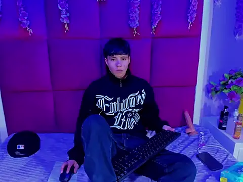 Snapshot of Bruno_Cruzz chatting on October 4, 2025, 2:31 am Bruno Cruzz online show from October 4, 2025, 2:31 am