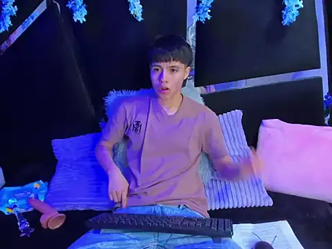 Snapshot of Bruno_Cruzz chatting on October 15, 2025, 2:01 am Bruno Cruzz online show from October 15, 2025, 2:01 am