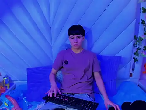 Snapshot of Bruno_Cruzz chatting on October 16, 2025, 2:34 am Bruno Cruzz online show from October 16, 2025, 2:34 am