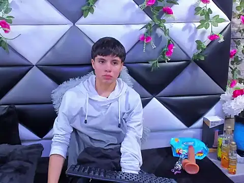 Snapshot of Bruno_Cruzz chatting on October 24, 2025, 2:41 am Bruno Cruzz online show from October 24, 2025, 2:41 am