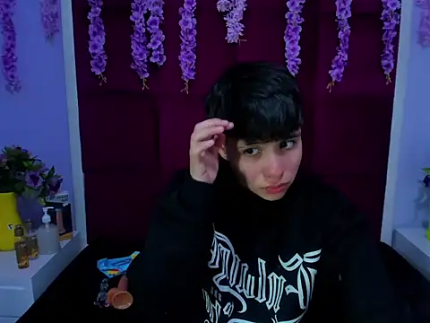 Snapshot of Bruno_Cruzz chatting on October 29, 2025, 2:25 am Bruno Cruzz online show from October 29, 2025, 2:25 am