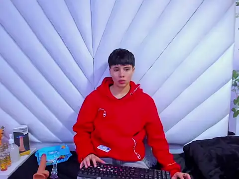 Snapshot of Bruno_Cruzz chatting on October 31, 2025, 2:34 am Bruno Cruzz online show from October 31, 2025, 2:34 am