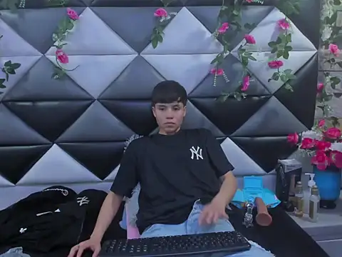 Snapshot of Bruno_Cruzz chatting on November 8, 2025, 3:29 am Bruno Cruzz online show from November 8, 2025, 3:29 am