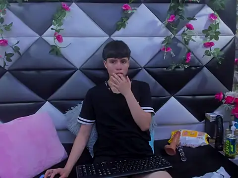 Snapshot of Bruno_Cruzz chatting on November 10, 2025, 3:05 am Bruno Cruzz online show from November 10, 2025, 3:05 am