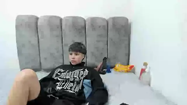 Bruno Cruzz online show from April 18, 2026, 2:26 am