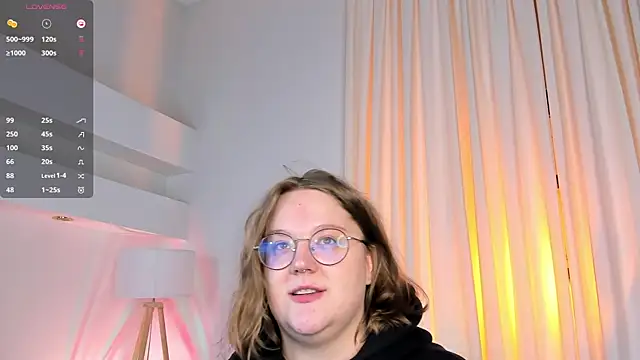 Snapshot of Alissa_S chatting on November 16, 2025, 12:44 pm Alissa S online show from November 16, 2025, 12:44 pm