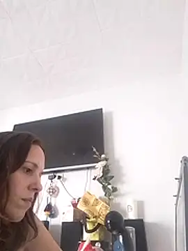 Snapshot of lauflor chatting on February 14, 2026, 12:46 pm lauflor online show from February 14, 2026, 12:46 pm