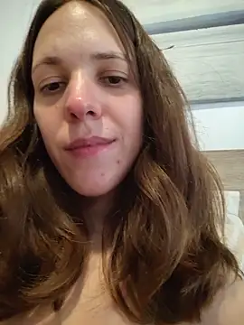 Snapshot of lauflor chatting on June 3, 2026, 4:34 pm lauflor online show from June 3, 2026, 4:34 pm