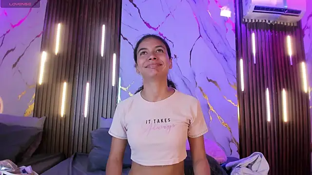 Snapshot of VictoriaDuart chatting on September 19, 2025, 7:58 pm VictoriaDuart online show from September 19, 2025, 7:58 pm