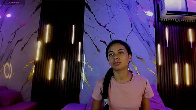 Snapshot of VictoriaDuart chatting on September 26, 2025, 8:24 pm VictoriaDuart online show from September 26, 2025, 8:24 pm