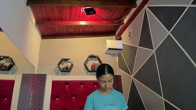 VictoriaDuart online show from March 22, 2026, 9:18 pm