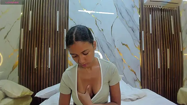 VictoriaDuart online show from March 27, 2026, 8:08 pm