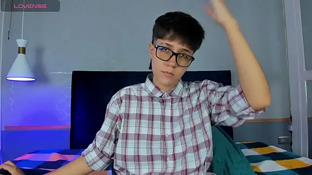 Tsuki Maru online show from November 7, 2025, 8:09 pm