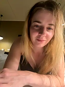 Snapshot of ellieen chatting on October 22, 2025, 8:08 pm ellieen online show from October 22, 2025, 8:08 pm