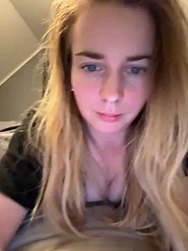 Snapshot of ellieen chatting on October 30, 2025, 10:32 pm ellieen online show from October 30, 2025, 10:32 pm