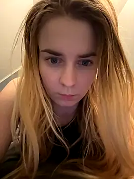 Snapshot of ellieen chatting on November 6, 2025, 9:59 pm ellieen online show from November 6, 2025, 9:59 pm