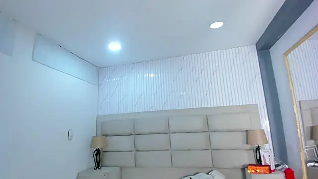 Snapshot of BritanyBrown_ chatting on April 12, 2026, 5:01 am BritanyBrown online show from April 12, 2026, 5:01 am