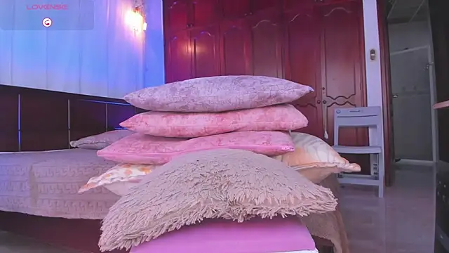 Shantal 777 online show from March 3, 2026, 2:12 pm