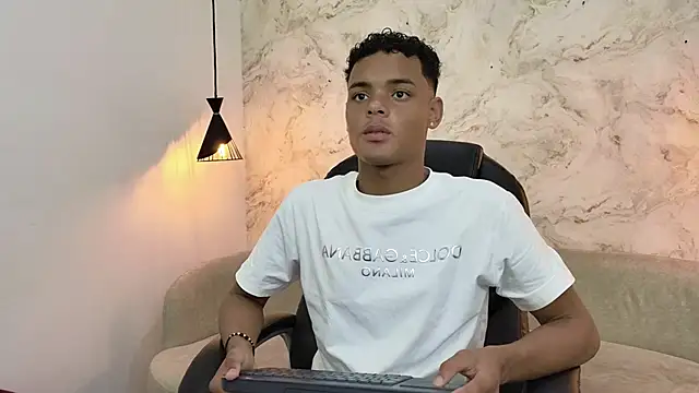 Valentino Thompson online show from October 1, 2025, 8:15 pm