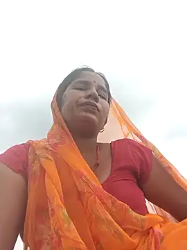 Snapshot of Hot_Seema83 chatting on November 4, 2025, 8:24 am Hot Seema83 online show from November 4, 2025, 8:24 am
