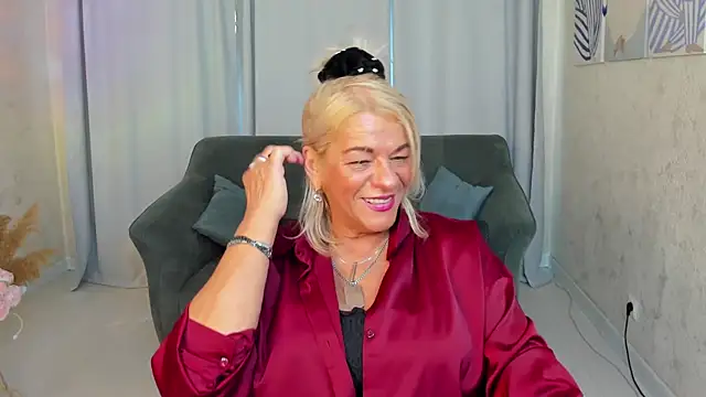 Snapshot of AnittaHarris chatting on October 10, 2025, 7:40 am AnittaHarris online show from October 10, 2025, 7:40 am