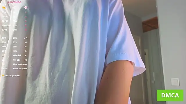 Snapshot of JuliannaWenger chatting on October 29, 2025, 7:15 pm JuliannaWenger online show from October 29, 2025, 7:15 pm