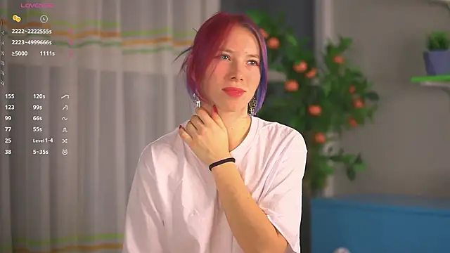 Snapshot of JuliannaWenger chatting on November 17, 2025, 4:35 pm JuliannaWenger online show from November 17, 2025, 4:35 pm