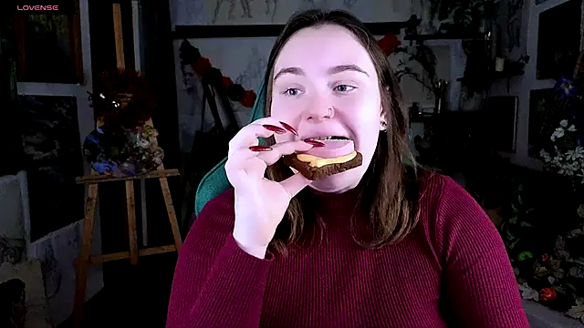 Snapshot of KatrinClark chatting on November 8, 2025, 4:29 pm KatrinClark online show from November 8, 2025, 4:29 pm