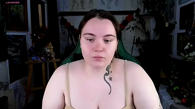 Snapshot of KatrinClark chatting on November 9, 2025, 4:27 pm KatrinClark online show from November 9, 2025, 4:27 pm