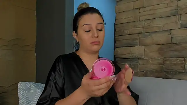 Snapshot of SophiaDior_ chatting on October 10, 2025, 12:37 pm SophiaDior online show from October 10, 2025, 12:37 pm