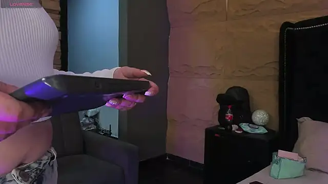 Snapshot of SophiaDior_ chatting on November 9, 2025, 1:09 pm SophiaDior online show from November 9, 2025, 1:09 pm