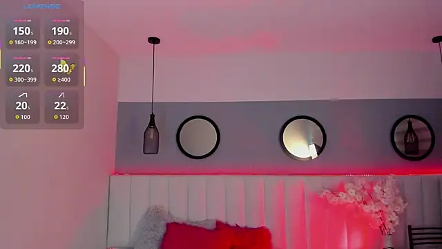 Mila Hank  online show from September 28, 2025, 12:32 pm